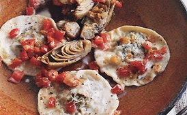 Ravioles de alcachofa con tomates