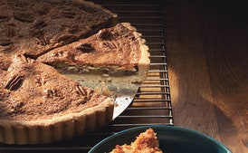 Tarta de nuez con crema batida con whisky