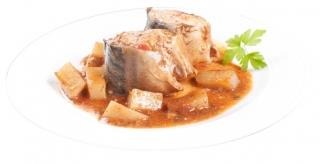 Caballa con guisantes y zanahoria
