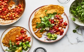 Panqueques de Garbanzos con Salsa de Tomate Estallado