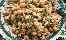 Ensalada de Garbanzos con Limón, Parmesano y Hierbas Frescas