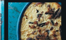 Gratin de chucrut cremoso con confit de pato