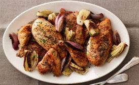 Pollo Crujiente con Sal y Pimienta con Hinojo y Chalotas Caramelizadas