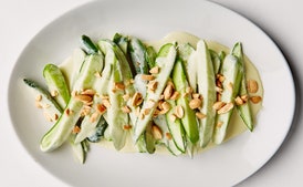 Pepinos con Salsa Ajo Blanco