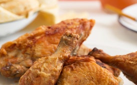 Pollo Frito con Salsa