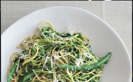 Pasta Multigrano con Salsa Verde Siciliana, Repollo y Judías Verdes
