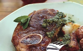 Cordero a la Parrilla con Pesto de Nueces y Menta