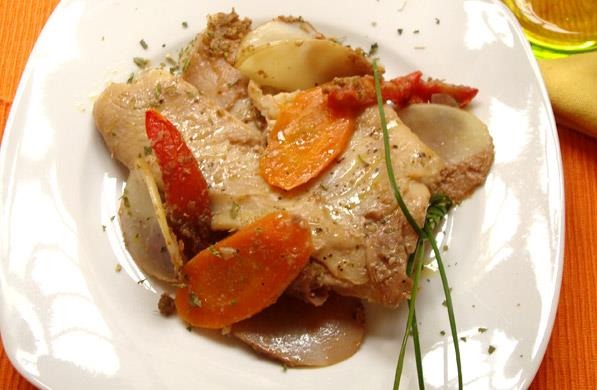 Pescado horneado con verduras