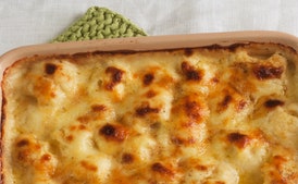 Coliflor Asada con Salsa de Queso Cheddar