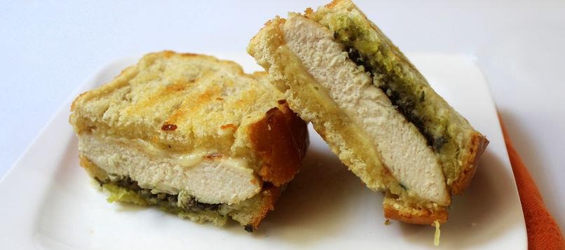 Sándwich de pollo con pesto