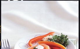 Plato de Salmón Ahumado con Crema Agria de Eneldo