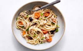 Espagueti con Atún, Tomates y Aceitunas