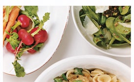 Ensalada de Espinacas con Pecorino, Piñones y Pasas