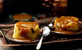 Pudín de Dátiles Pegajoso con Salsa de Toffee