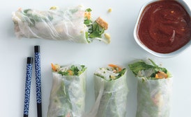 Rollos de Verano con Tofu Horneado y Salsa de Dipping Dulce y Salada