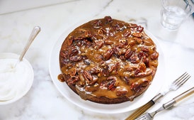 Torta de Nueces Pecanas Tostadas con Cobertura de Butterscotch