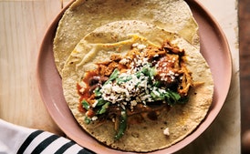 Tacos de Barbacoa de Pavo con Frijoles Negros